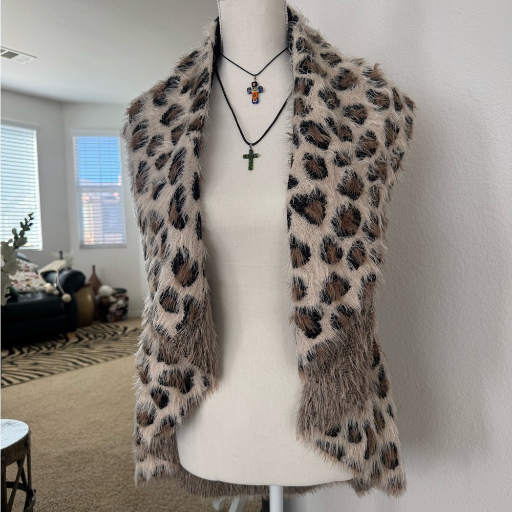 Faux fur leopard sweater shrug vest NWOT